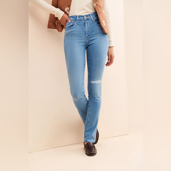 Levi’s | NWT Women’s 724 High Rise Straight Leg Jeans - Light Wash - Picture 4 of 13